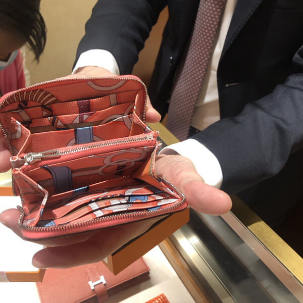 本場パリよりHERMES コピーパリ 憧れの シルクインコンパクト ミニ財布